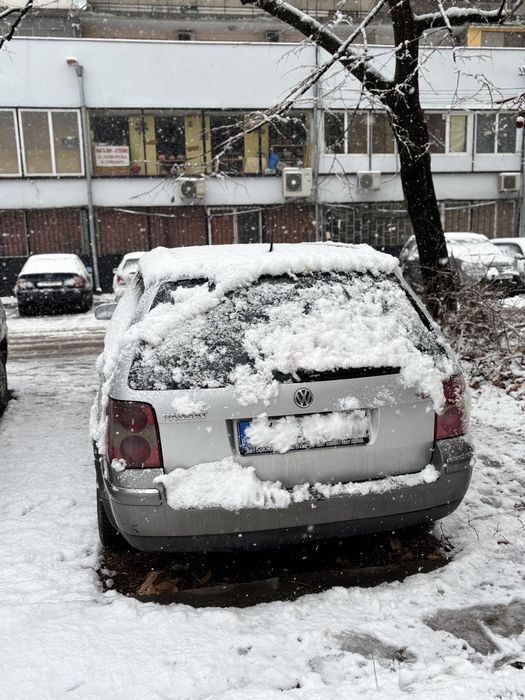 Продава се Пасат б5.5 комби сив металик.