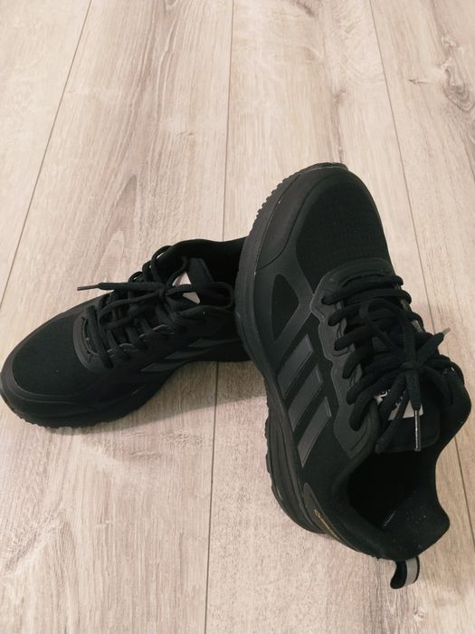 Продам утепленные кроссовки Adidas 36 размер