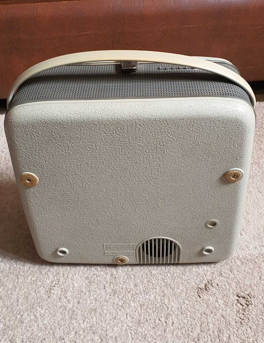 Magnetofon Telefunken pe lampi