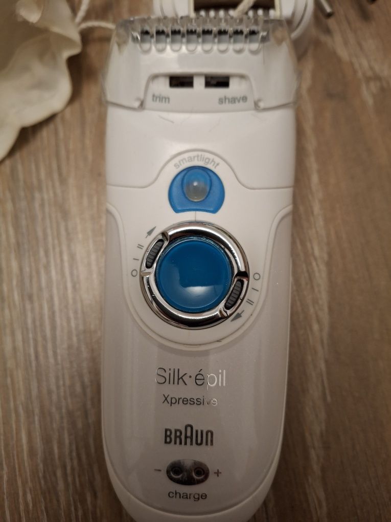 Скрабер аппарат для чистки лица и эпилятор Braun.