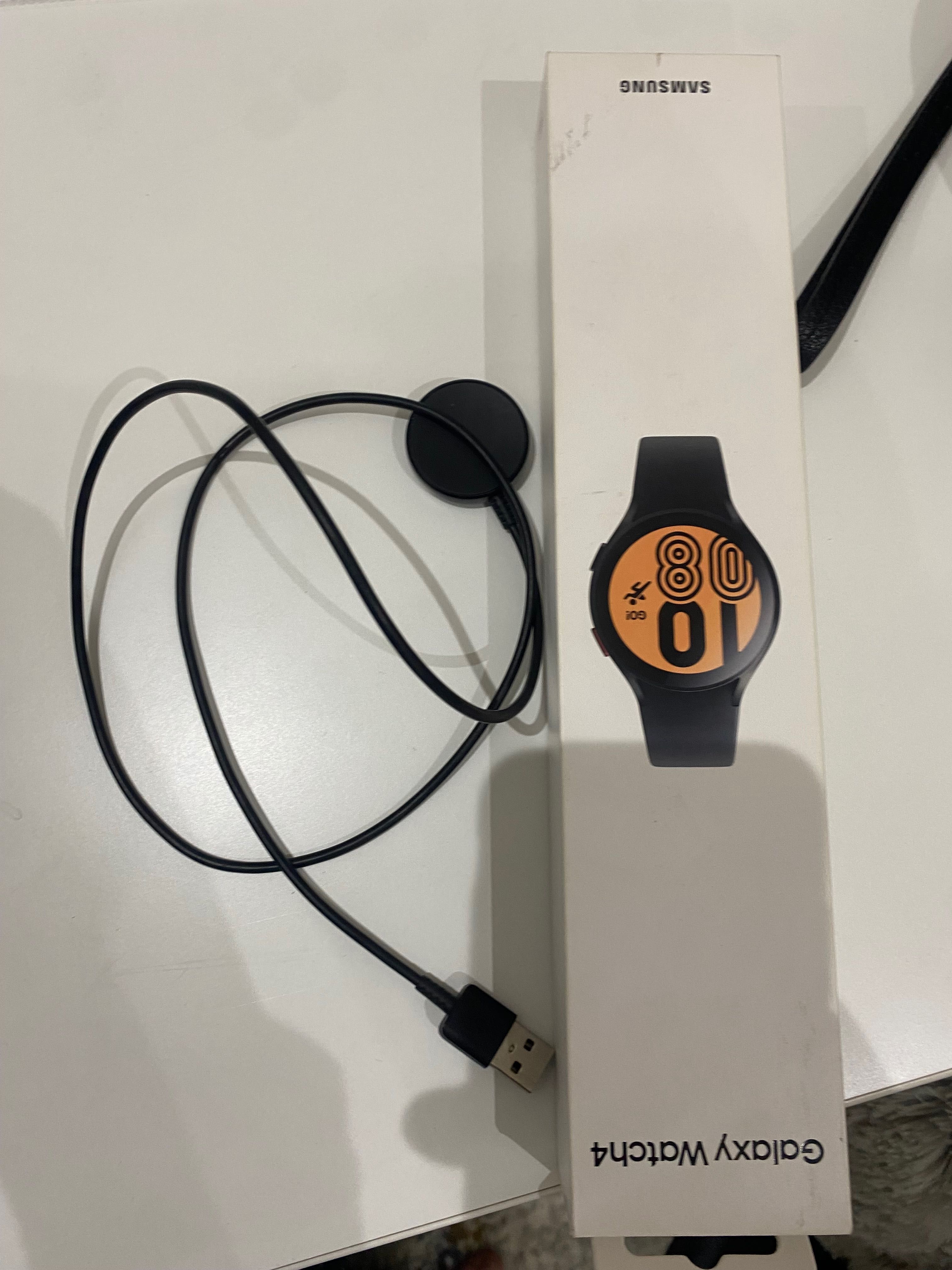 Galaxy watch 4  sotiladi B/U