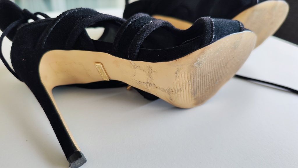 Pantofi cu toc, imitatie de piele intoarsa