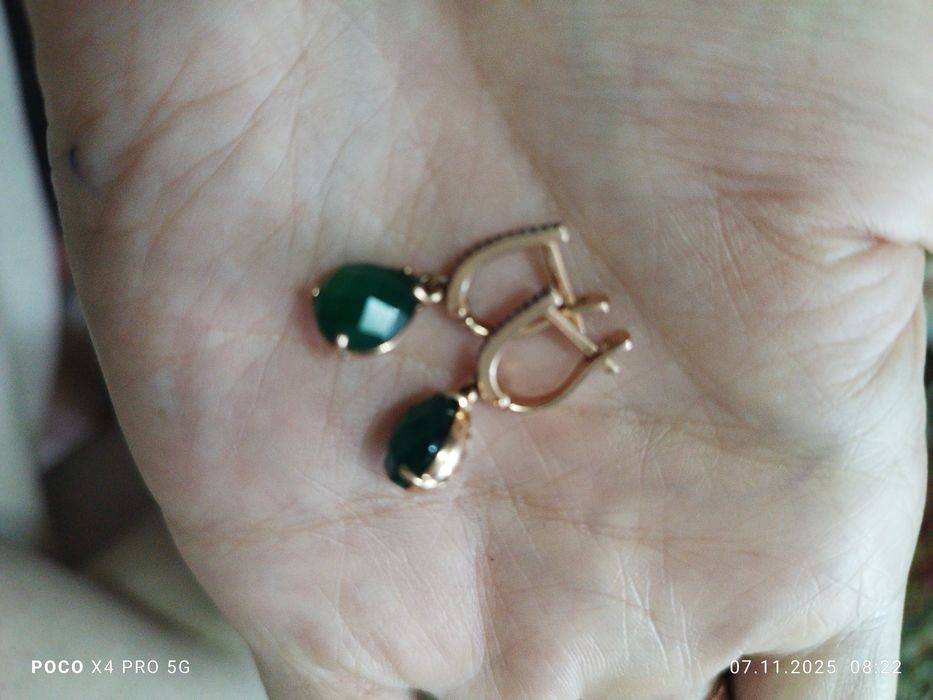 Продам серьги золотые