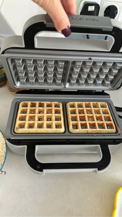 Продам вафельницу почти новая