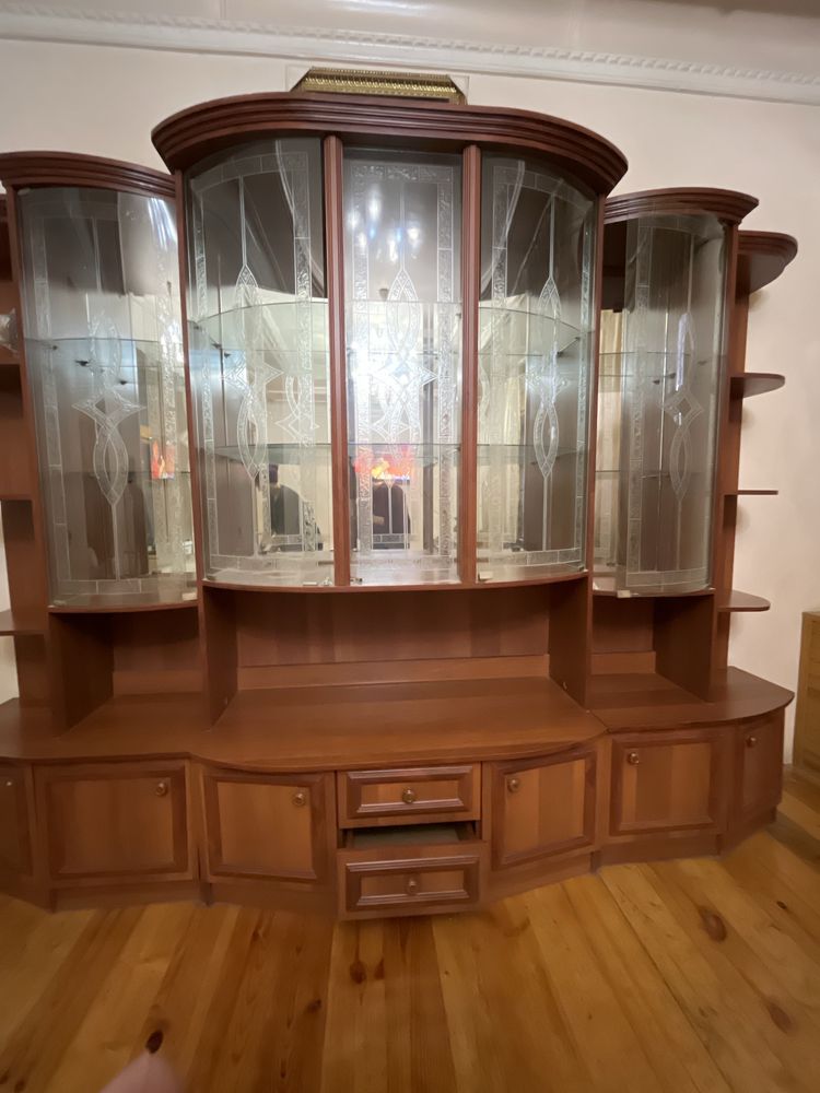 Сервант, торг уместен.