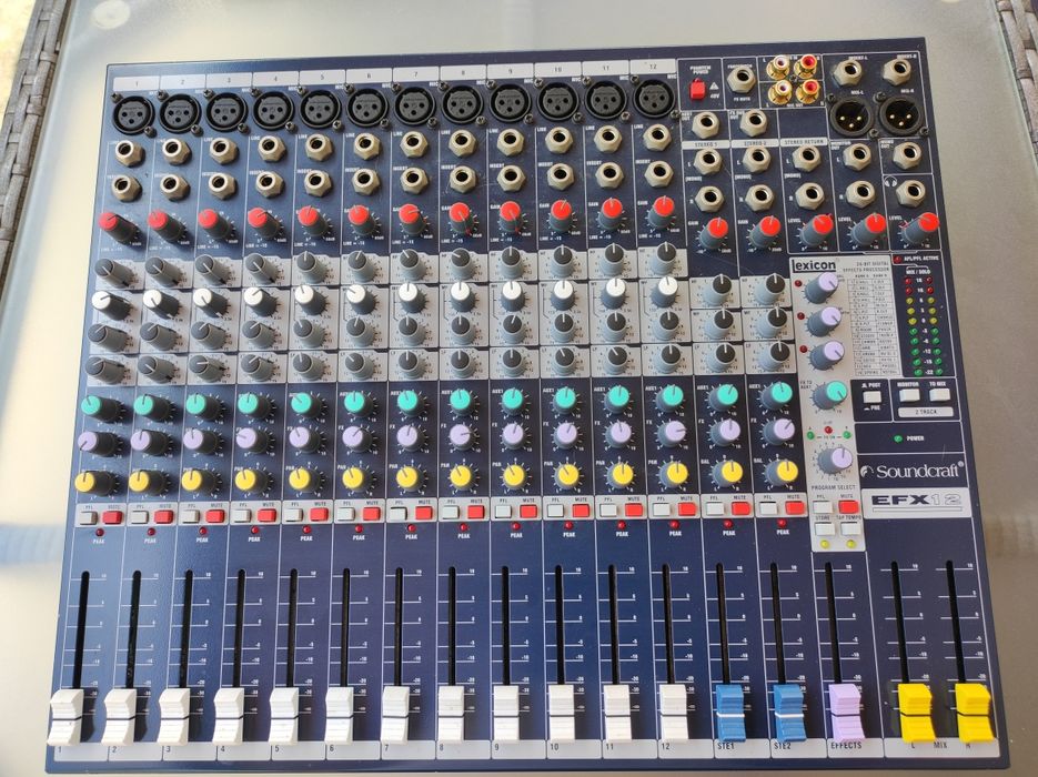 Mixer Soundcraft EFX 12 . Nou