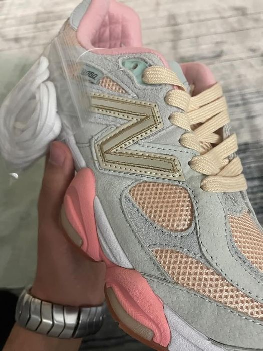 Продаю Новые кроссовки 40 размер