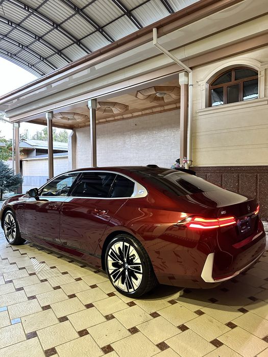 BMW i5 Luxury 35L