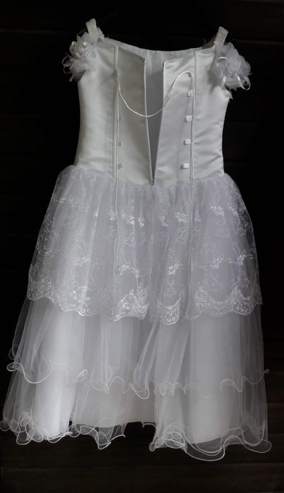 Rochie albă, reglabilă 8-11 ani.