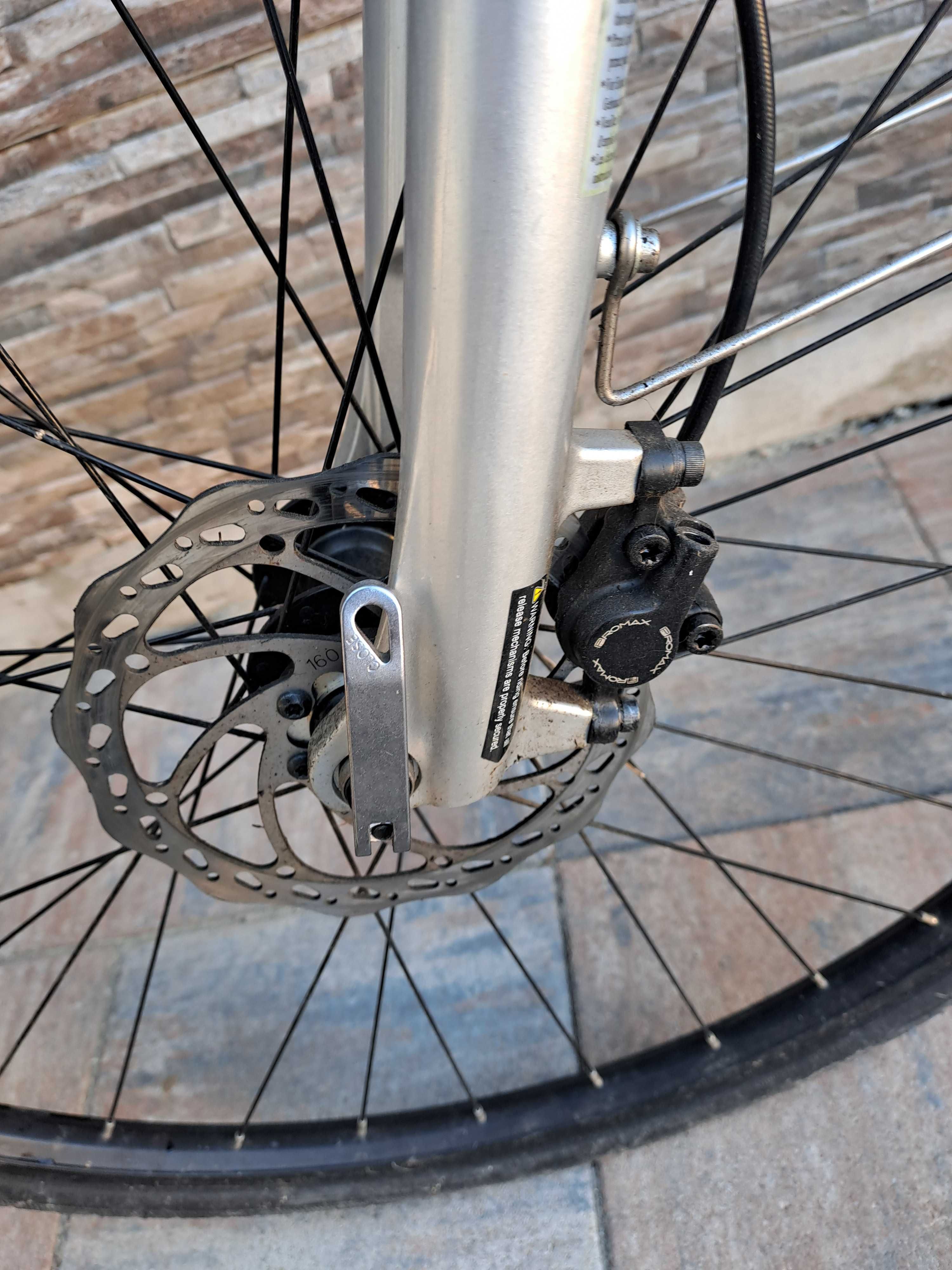 Bicicleta cu frânele hidraulice
