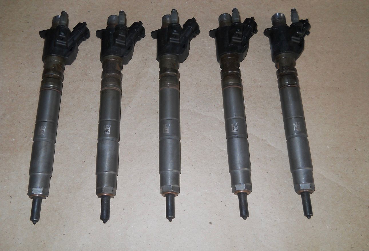 Injector Volvo XC70 2.4 diesel euro 5 cod 0445116016