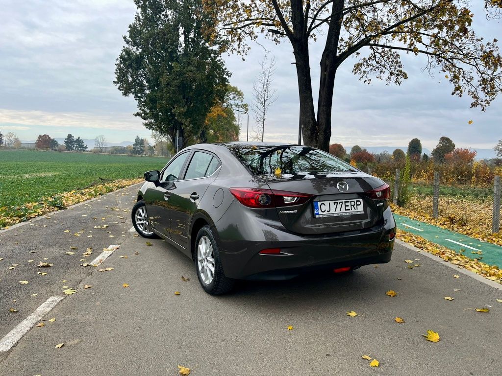 Vand Mazda 3 automat