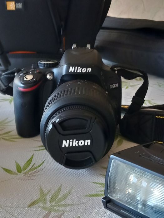 Фотоапарат NIKON, със стойка
