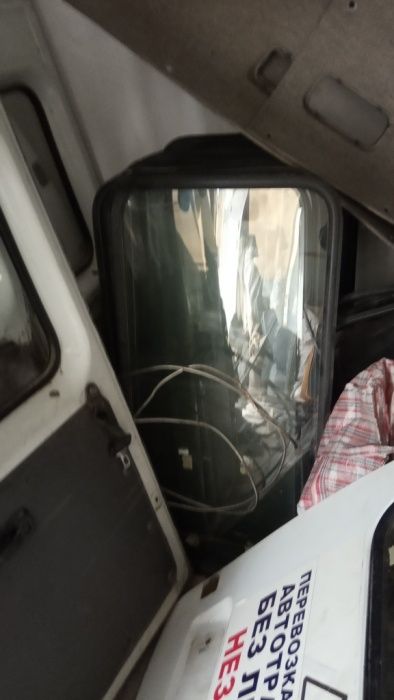 Продам задние и боковые двери от пассаж.Газели