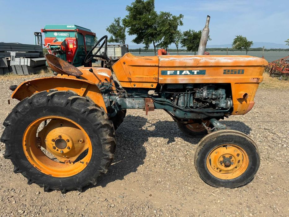 Tractoras Italia Tractor Fiat 450 3 cilindri 45CP Fiat 250 recent adus
