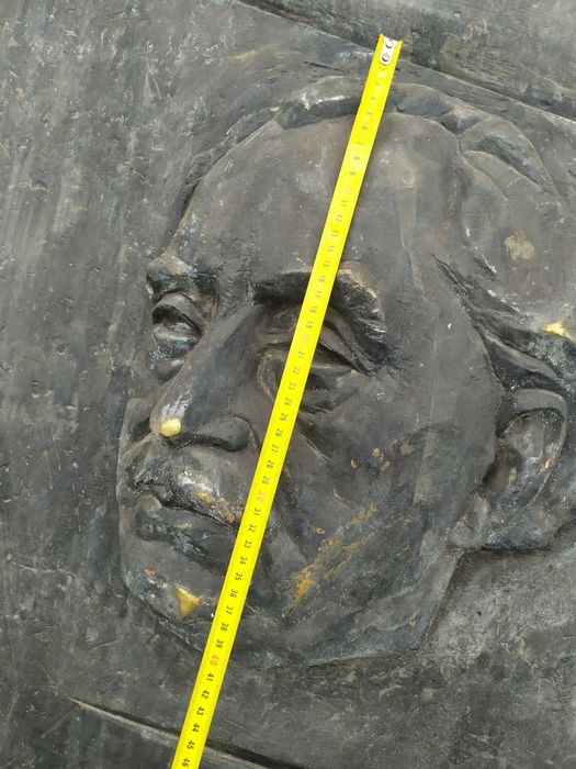 Голям бронзов барелеф/паметна плоча