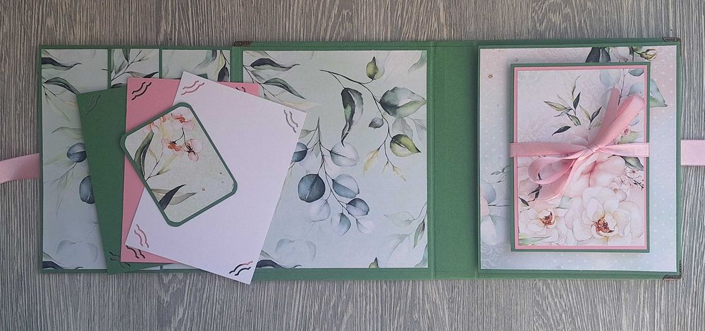 Скрапбук албум "Нежни рози" в розово, ръчна изработка /47.9