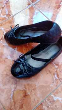 Черни лачени обувки за момиче