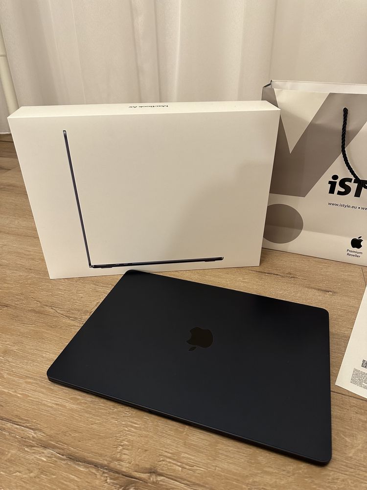 Macbook Air M2 15” | 256GB SSD | 8GB RAM