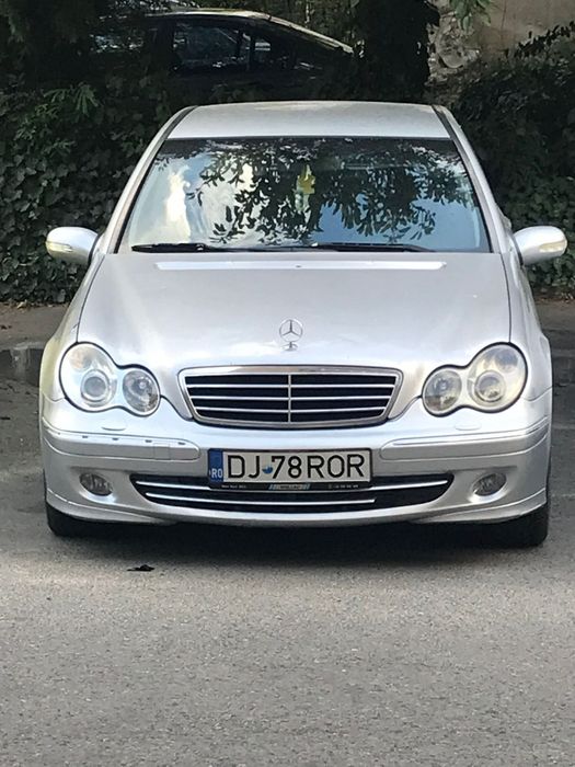 Vând Mercedes C class 2005