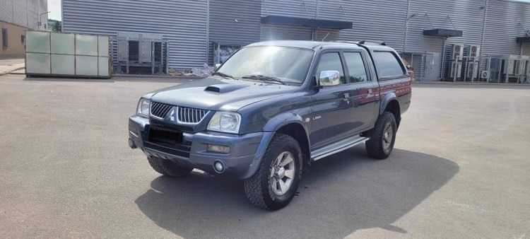 Mitsubishi L200  platforma cu hardtop