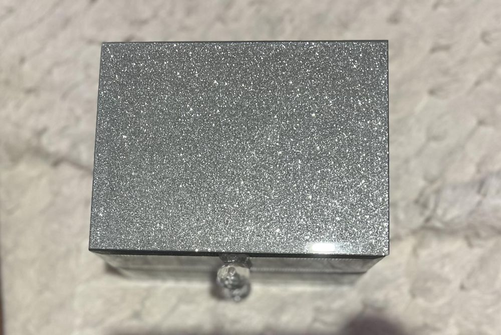 Блестяща кутия за бижута