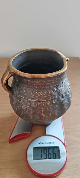 Масивни бронзови съдове