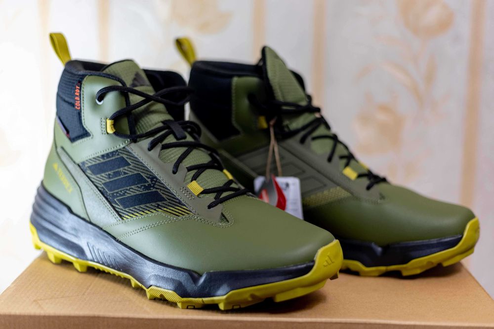 Adidas Terrex кроссовки утепленные. Новые. Р. 46