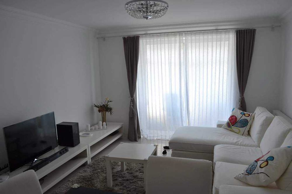 Închiriez apartament cu 3 camere in Slatina.
