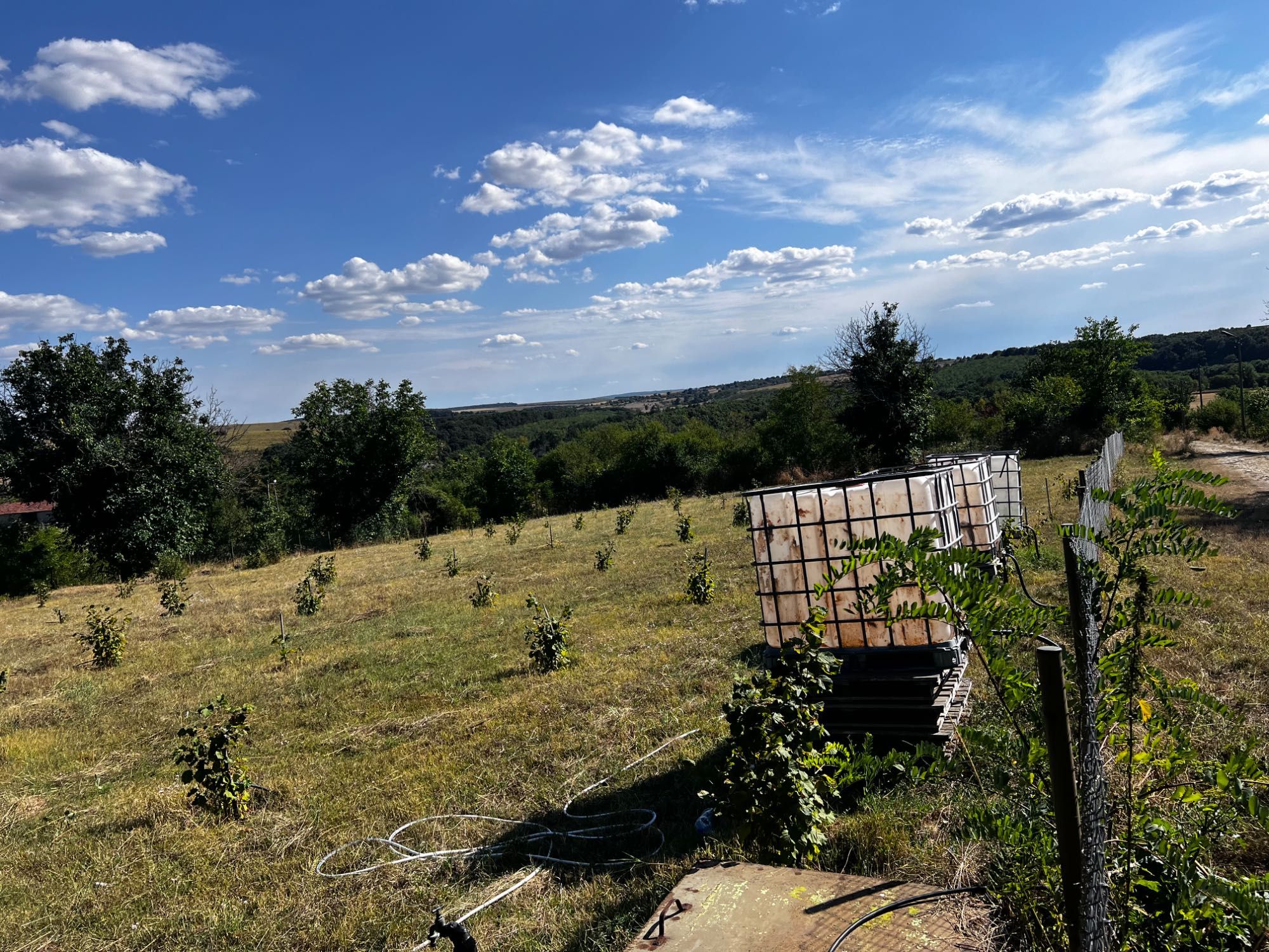 Продава се парцел 2 631 кв.м в регулация с право на строеж