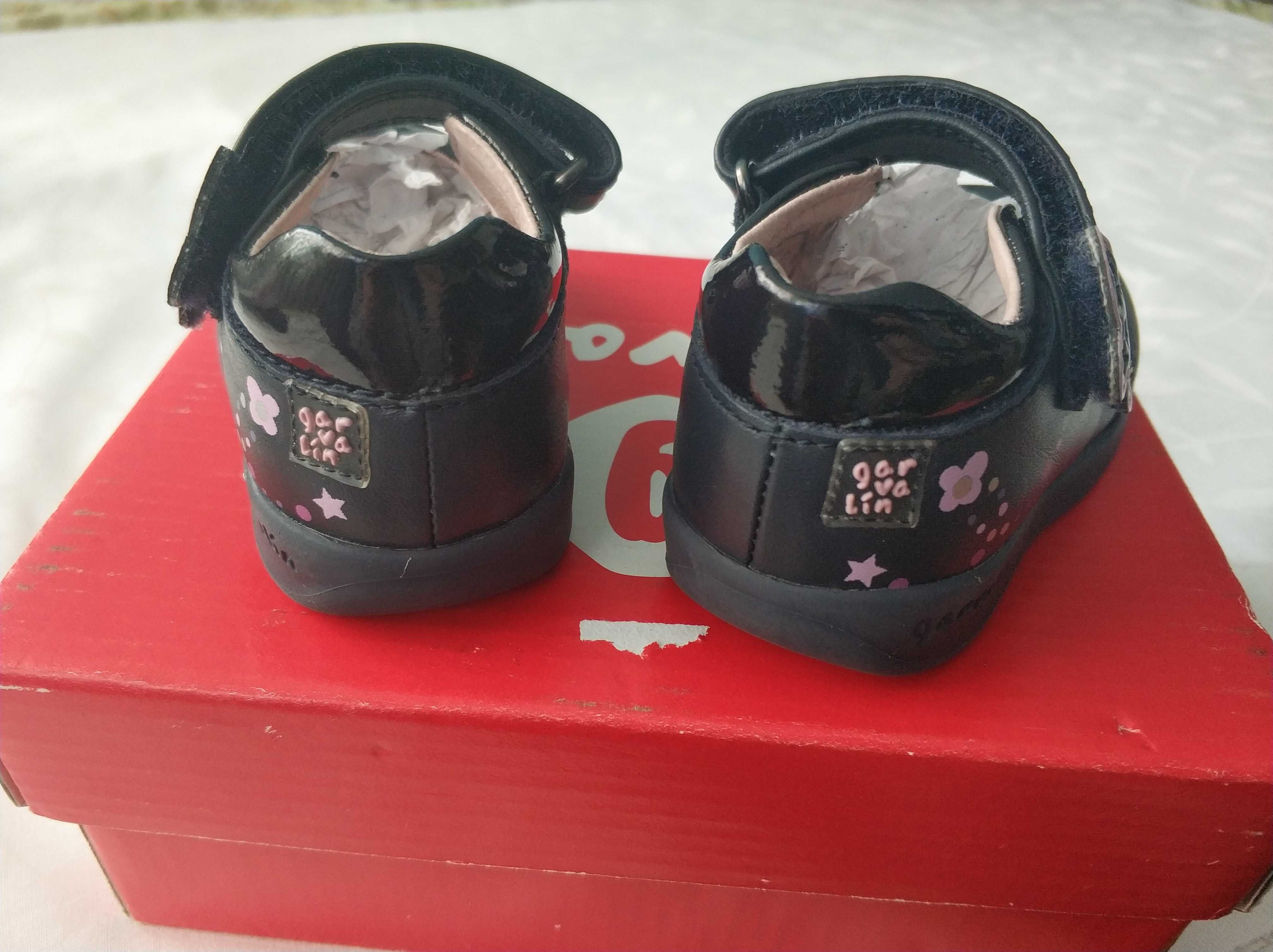 Бебешки обувки (сандали) за момиче, 18номер, Garvalin