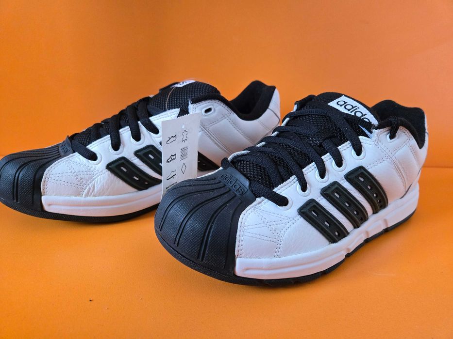 ADIDAS El Segundo чисто нови с етикет мъжки обувки ORIGINALS номер 42