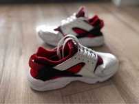 NIKE Air Huarache (UK 7 US 8 EU 41, White Varsity red Oxide 105)