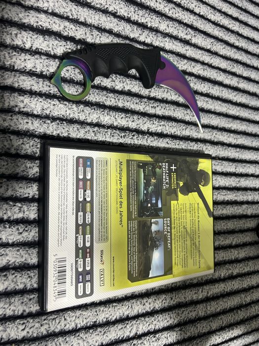 Vând joc Counter Strike Source DVD + Karambit Fade