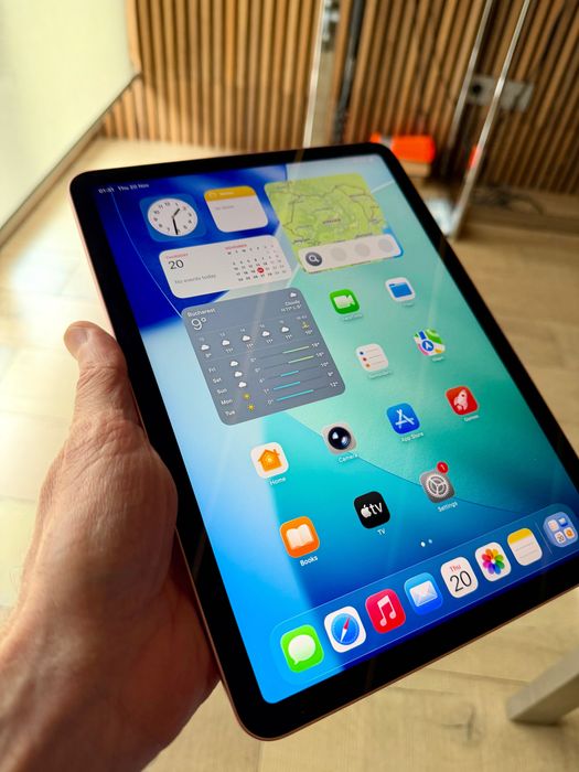 iPad Air 4 Roz, 256 GB – functional, lovitura colt dreapta sus