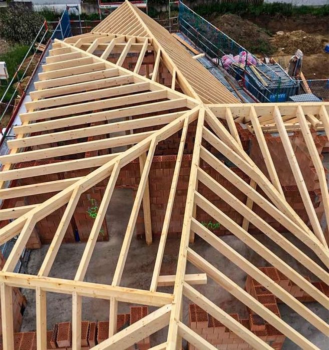 Reparati acoperisuri de urgenta