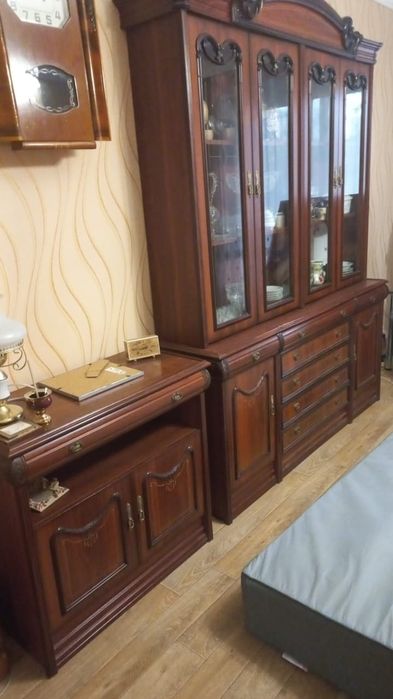 Продаётся сервант