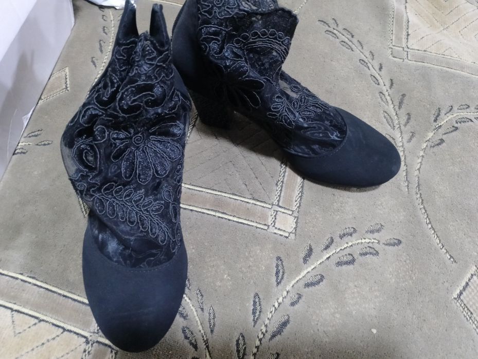Продам босоножки , шикарные красивые каблучок удобный