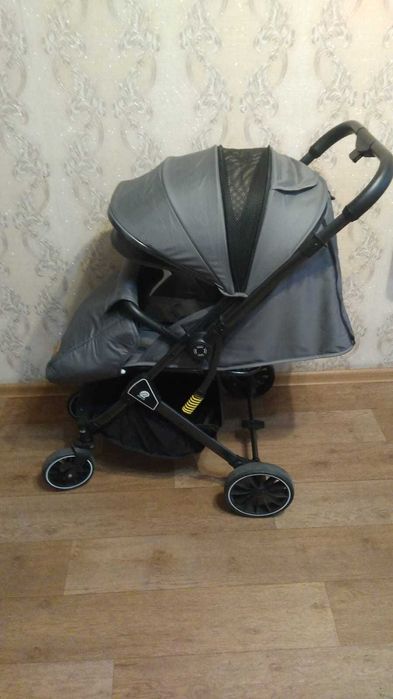 Коляска (13000 сегодня) в идеальном состоянии