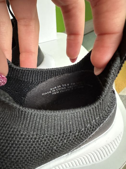 Пантофи и маратонки за момче размер 26