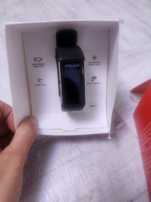 Ceas inteligentă tip bratara Polar