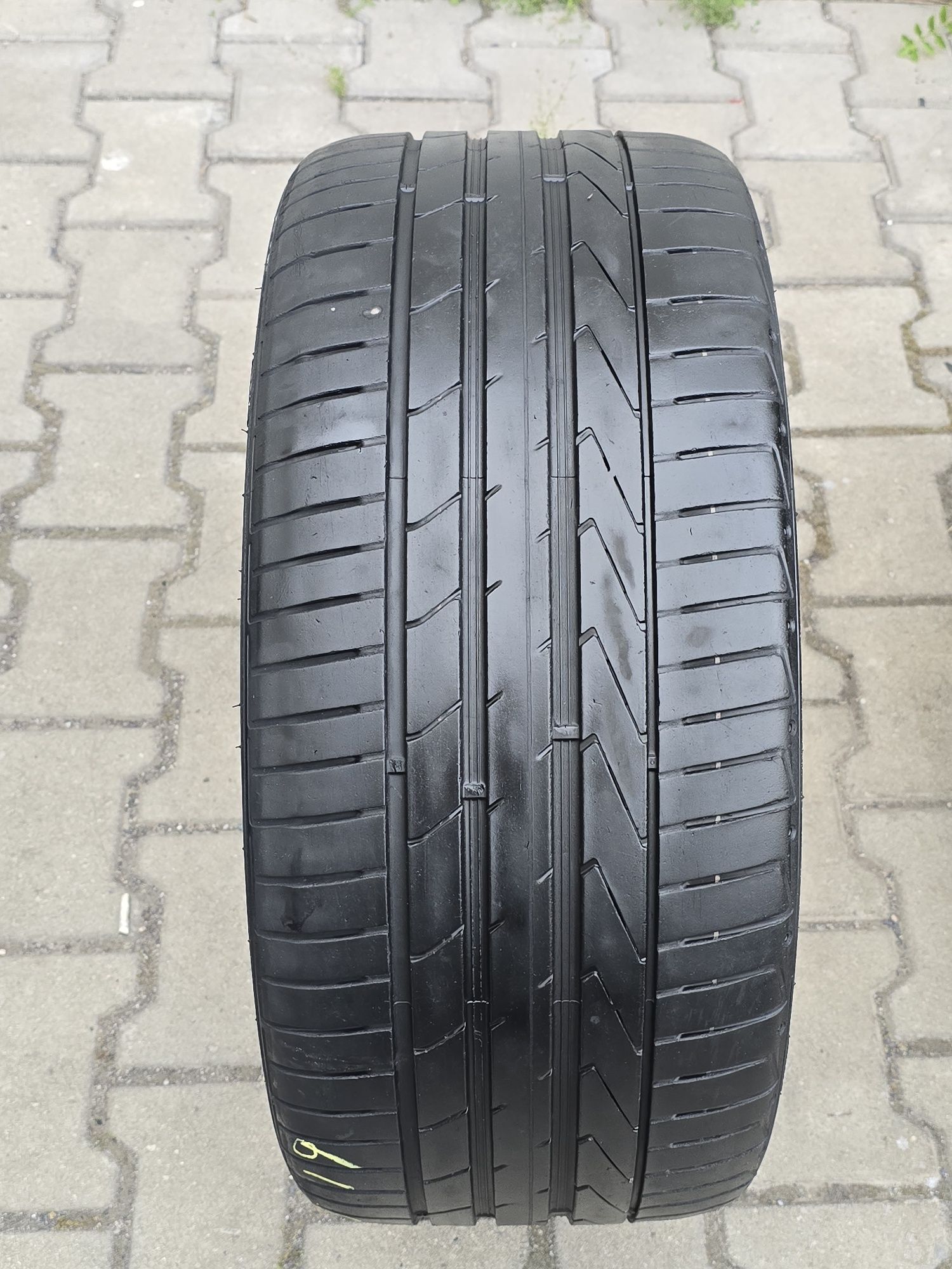 245 35 19 Hankook еденичка