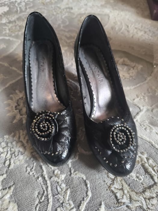 Ayollar tuflisi 39 razmer