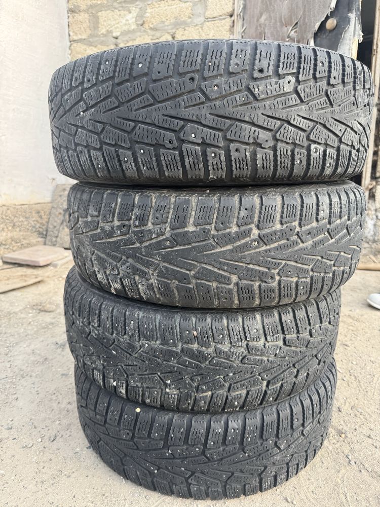 Продается зимние шины 195/65/15