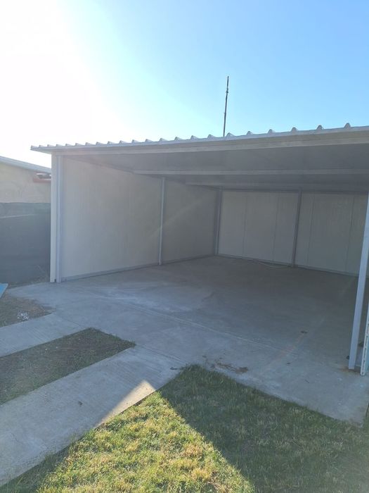 Vand garaje auto din structura metalica