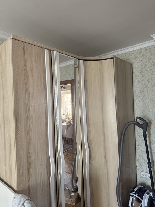 Шифоньер угловой бу