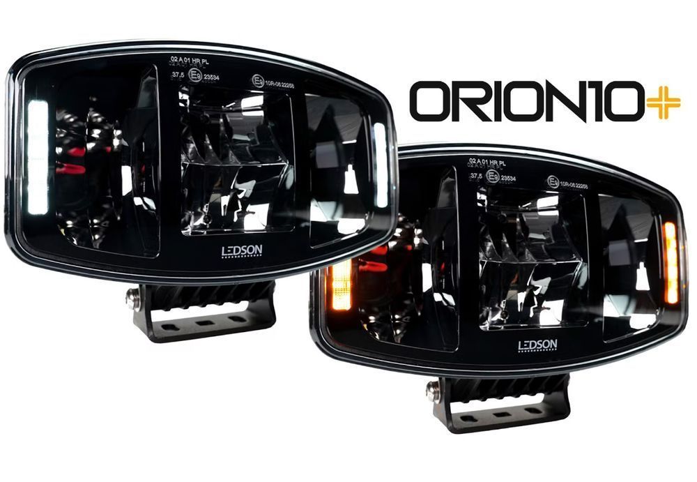 Orion10+ are lumină de poziție albă sau galbena