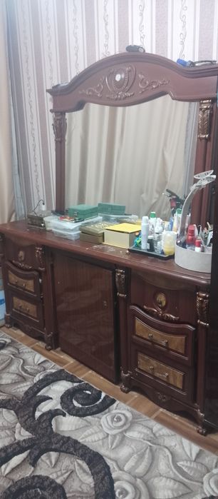 продается комод с зеркалом