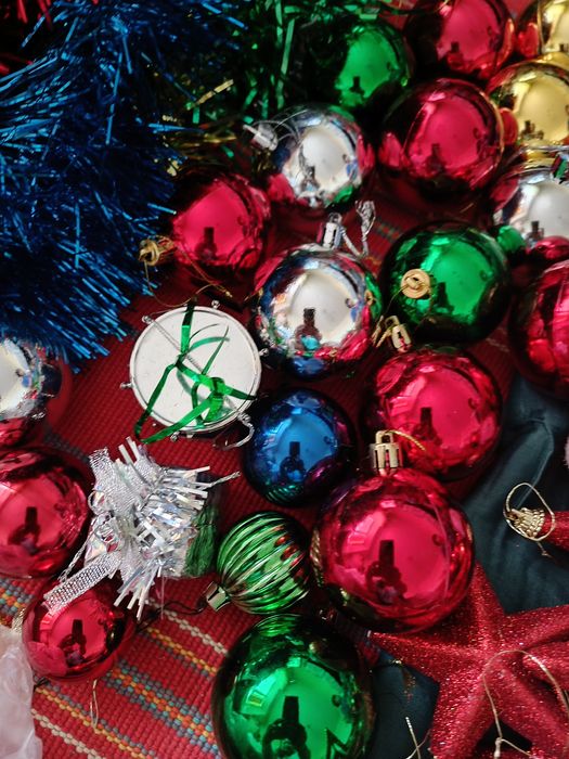 Продам ёлочные игрушки, мишура и гирлянды