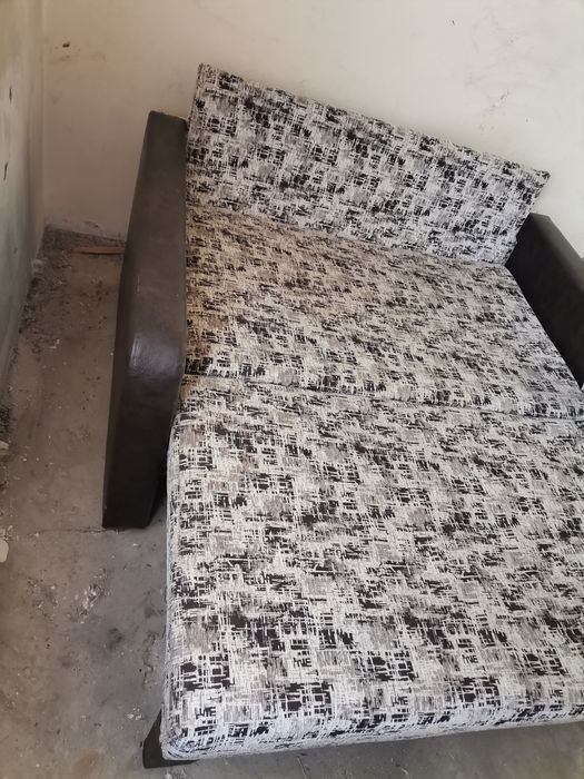 Canapea extensibilă de doua persoane in stare perfecta.